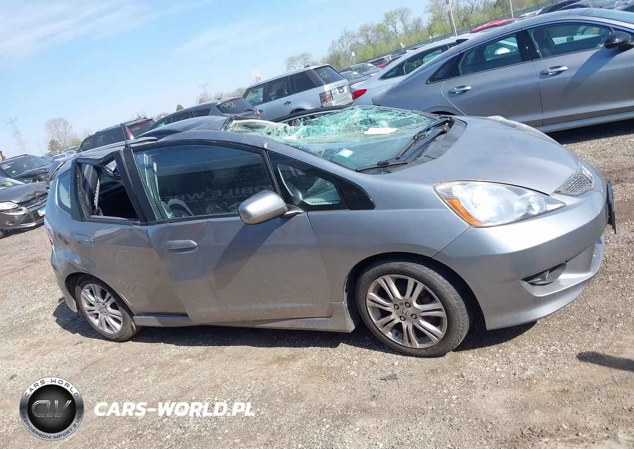 2010 Honda Fit Sport VIN:JHMGE8H41AC022576 - 13