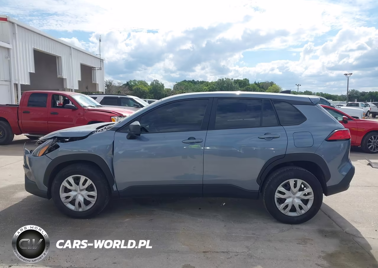 2025 Toyota Corolla Cross L VIN:7MUAAAAG4SV136530 - 14