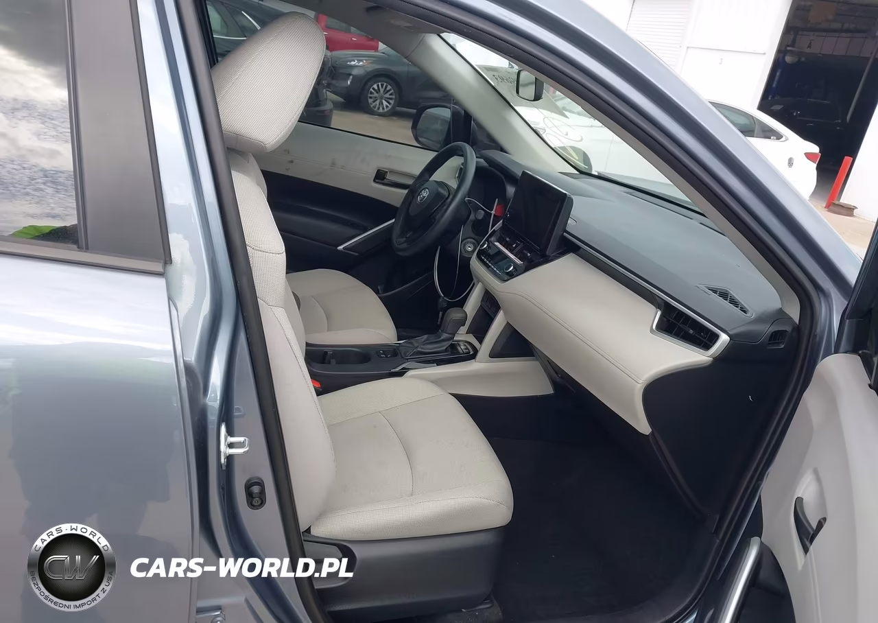 2025 Toyota Corolla Cross L VIN:7MUAAAAG4SV136530 - 5