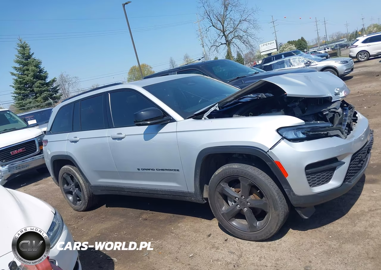 2023 Jeep Grand Cherokee Altitude 4X4 VIN:1C4RJHAG3P8848397 - 13