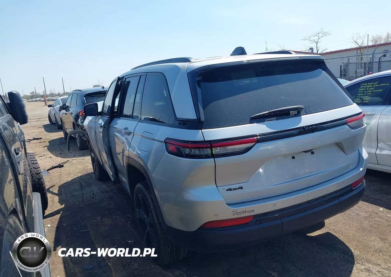 2023 Jeep Grand Cherokee Altitude 4X4 VIN:1C4RJHAG3P8848397 - 3