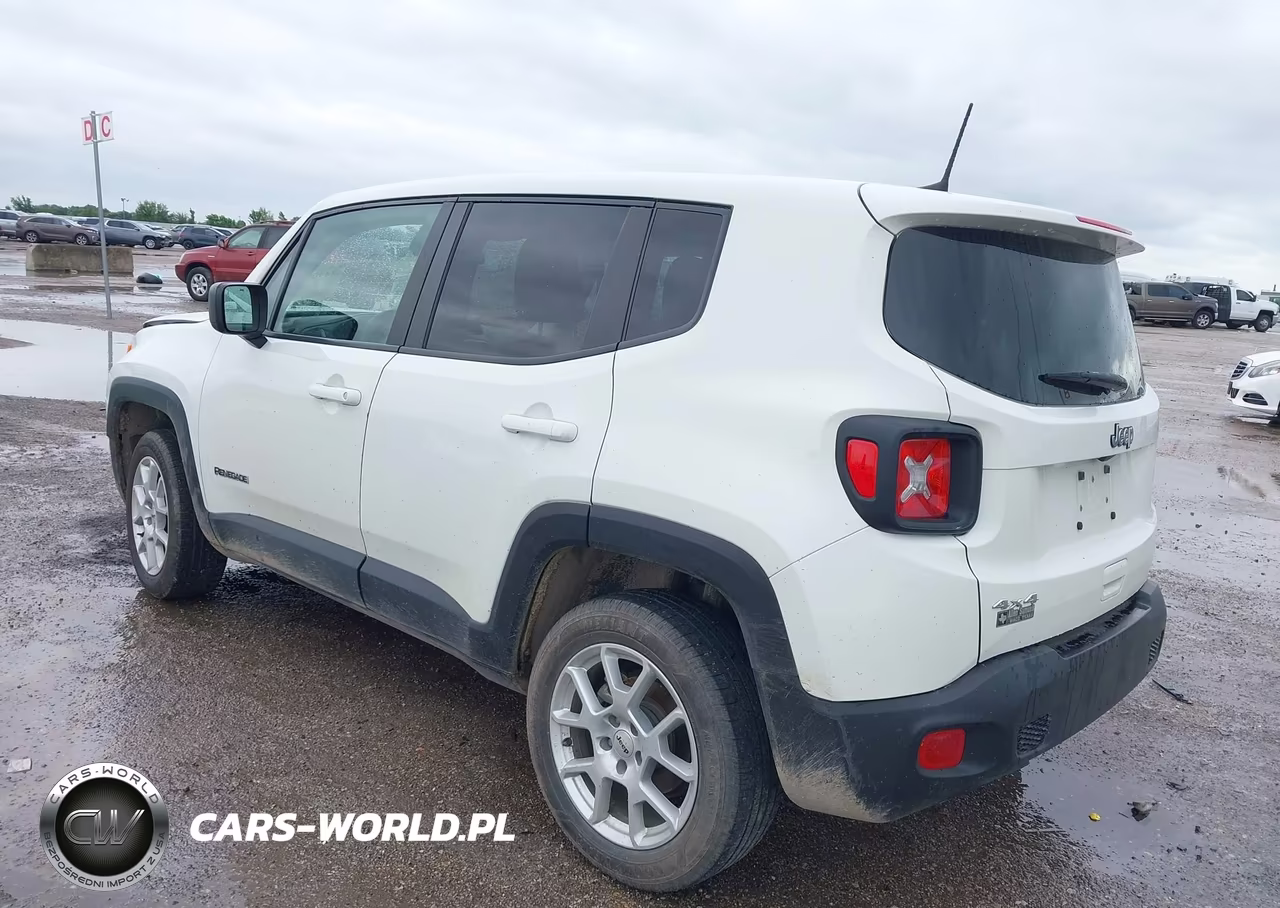 2023 Jeep Renegade Latitude 4X4 VIN:ZACNJDB10PPP24241 - 3