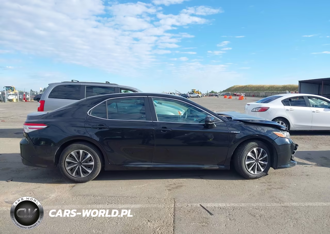 2018 Toyota Camry Hybrid Le VIN:4T1B31HK4JU500552 - 13
