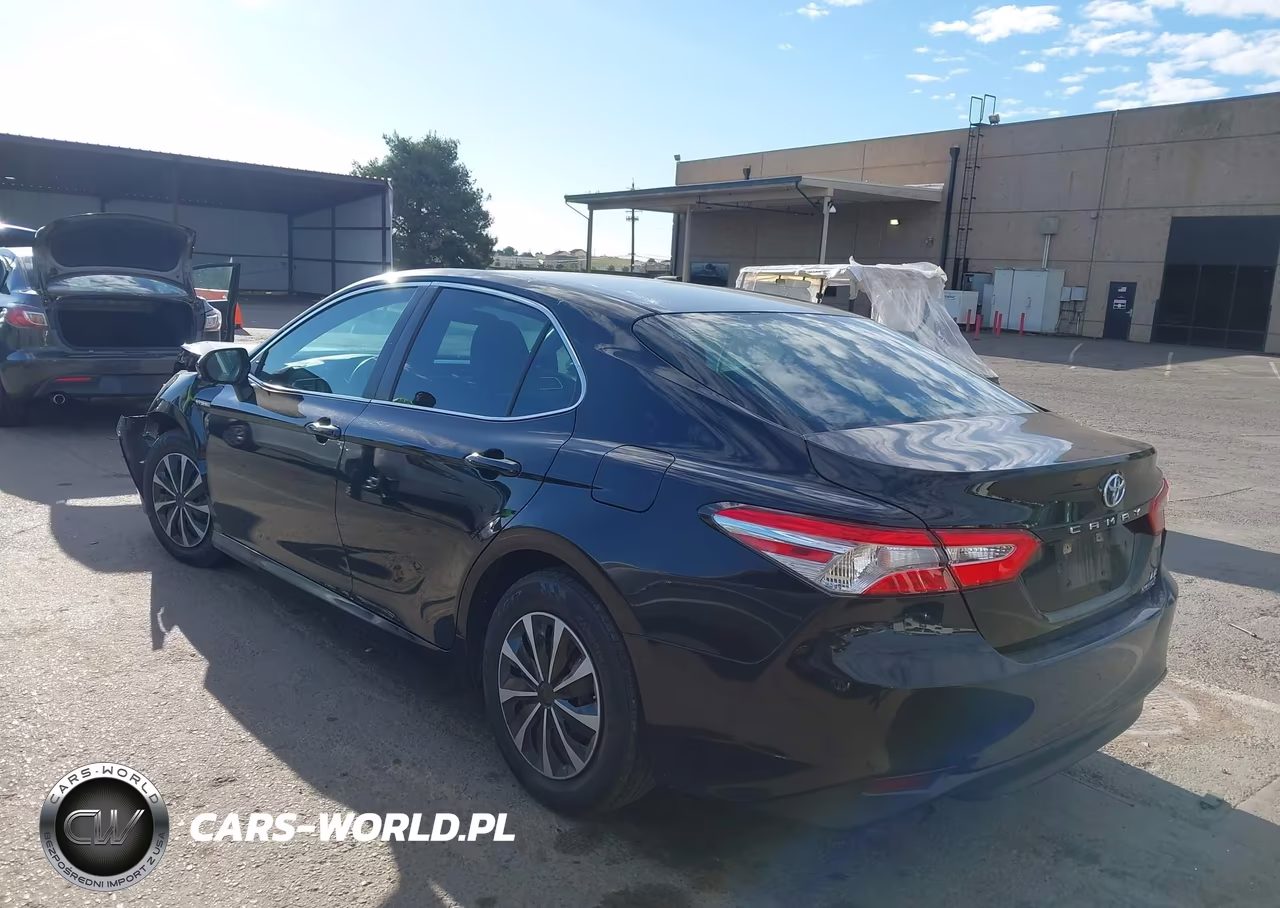 2018 Toyota Camry Hybrid Le VIN:4T1B31HK4JU500552 - 3
