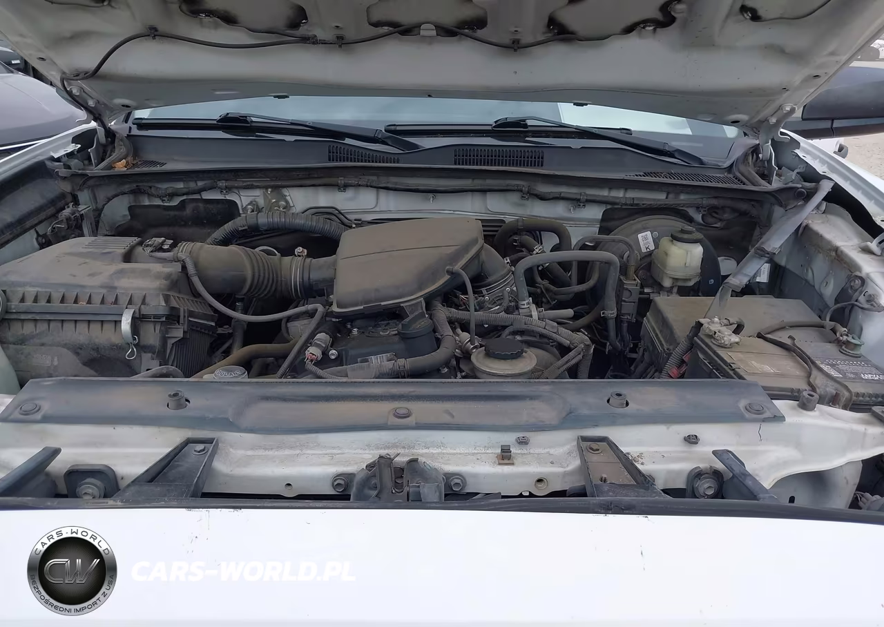 2018 Toyota Tacoma Sr VIN:5TFRX5GN9JX109762 - 10