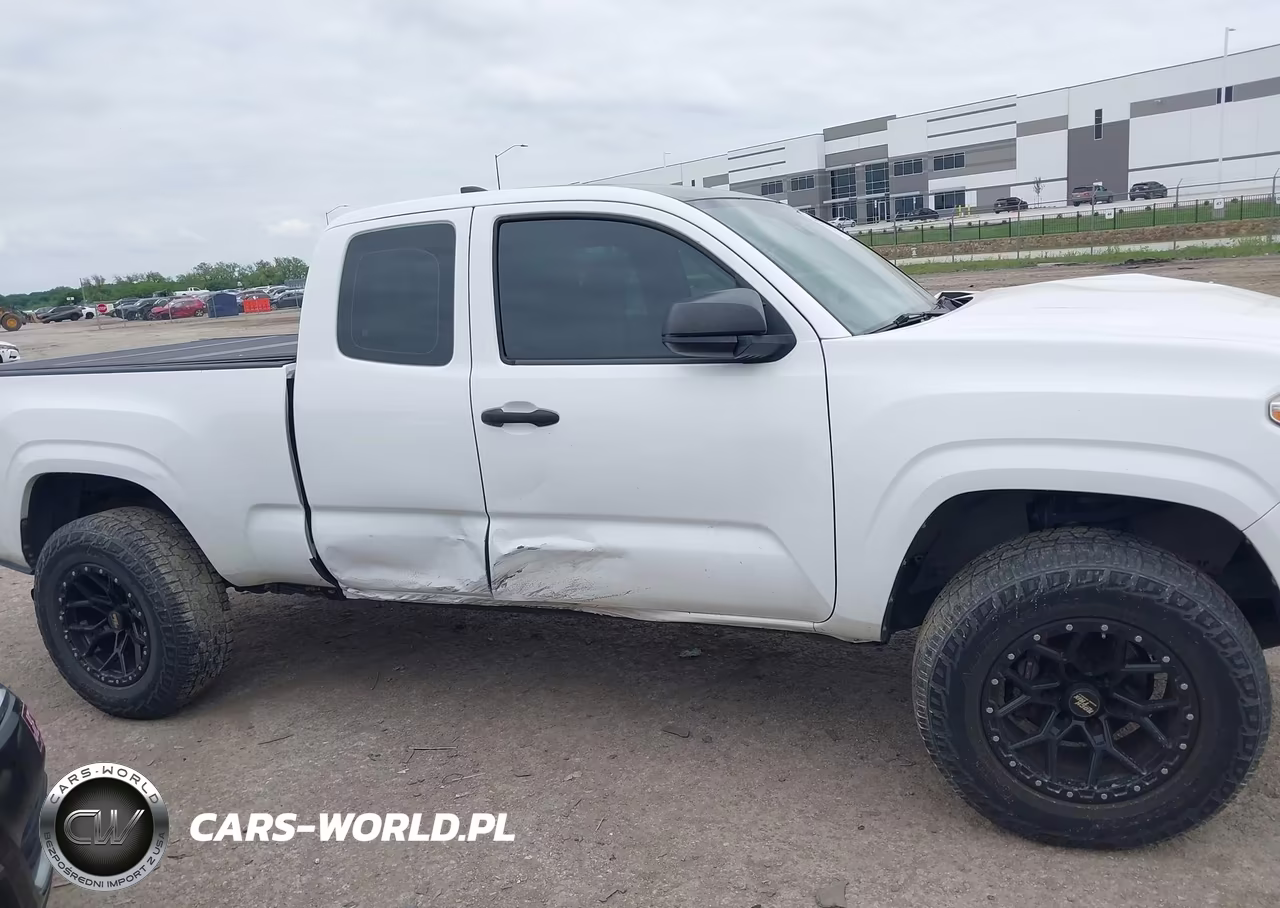 2018 Toyota Tacoma Sr VIN:5TFRX5GN9JX109762 - 13