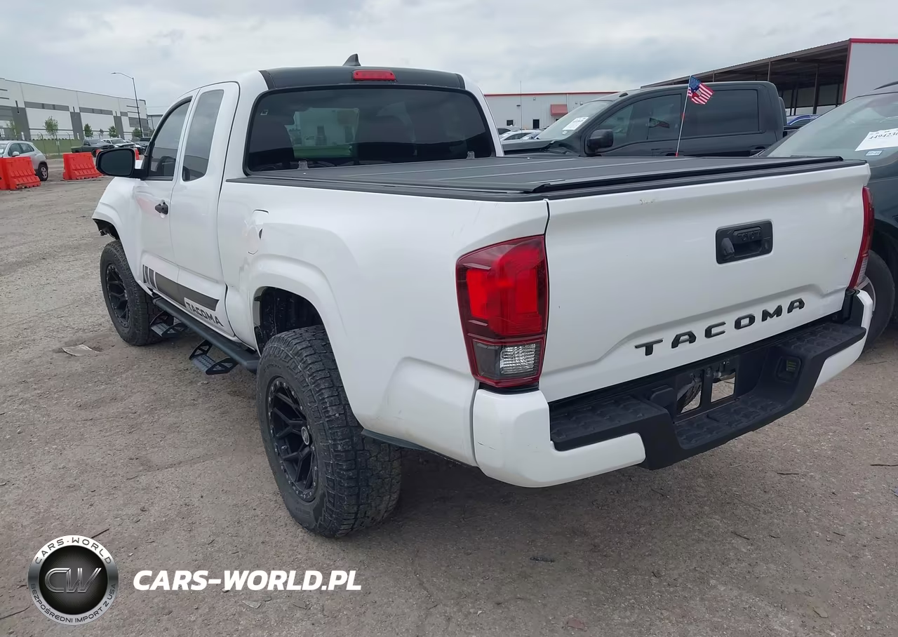 2018 Toyota Tacoma Sr VIN:5TFRX5GN9JX109762 - 3