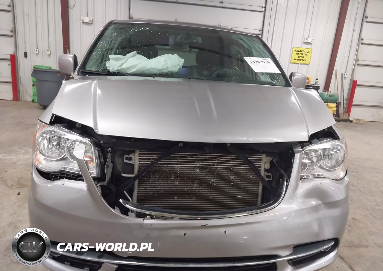 2016 Chrysler Town & Country Touring VIN:2C4RC1BG0GR268397 - 13