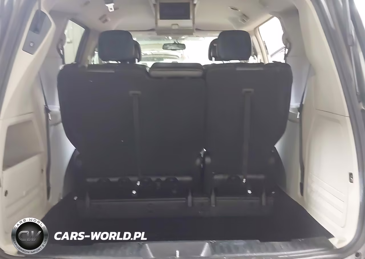 2016 Chrysler Town & Country Touring VIN:2C4RC1BG0GR268397 - 18
