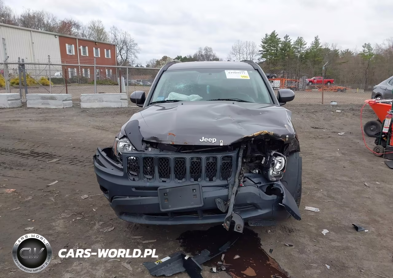 2015 Jeep Compass Latitude VIN:1C4NJDEBXFD409130 - 12