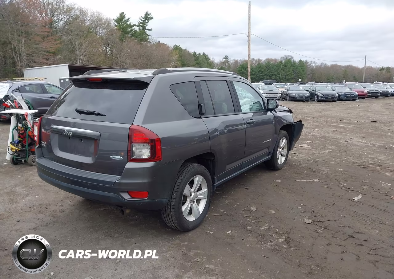2015 Jeep Compass Latitude VIN:1C4NJDEBXFD409130 - 4