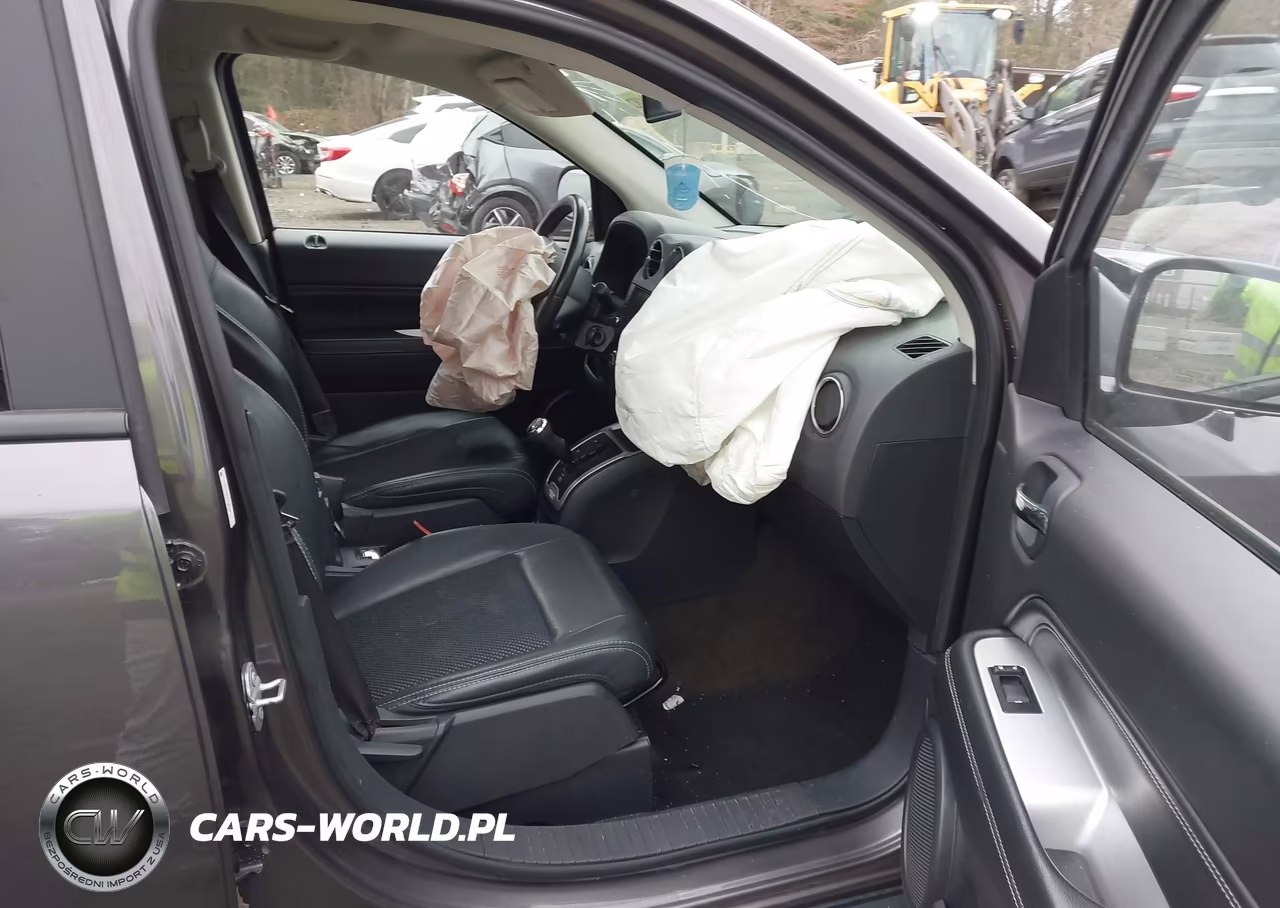 2015 Jeep Compass Latitude VIN:1C4NJDEBXFD409130 - 5