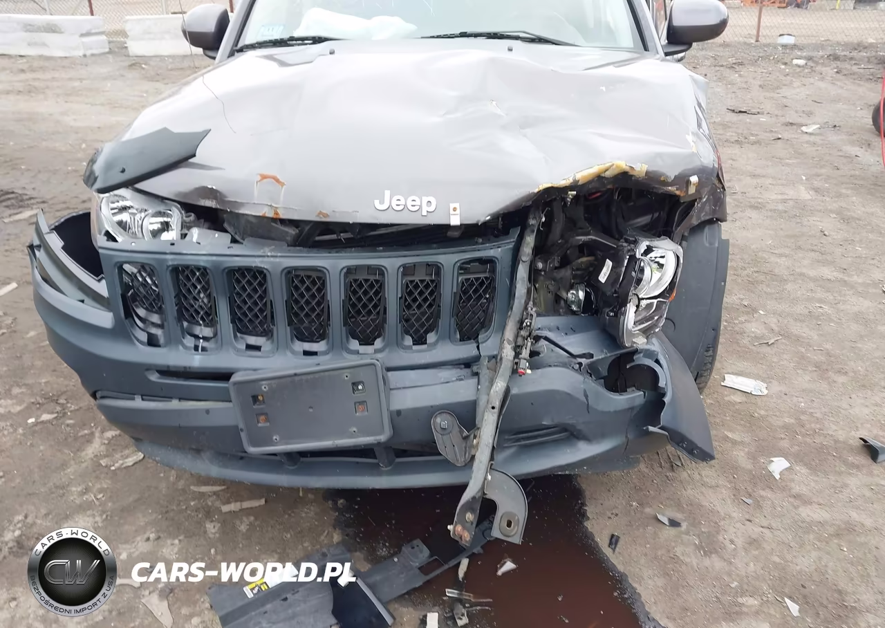 2015 Jeep Compass Latitude VIN:1C4NJDEBXFD409130 - 6