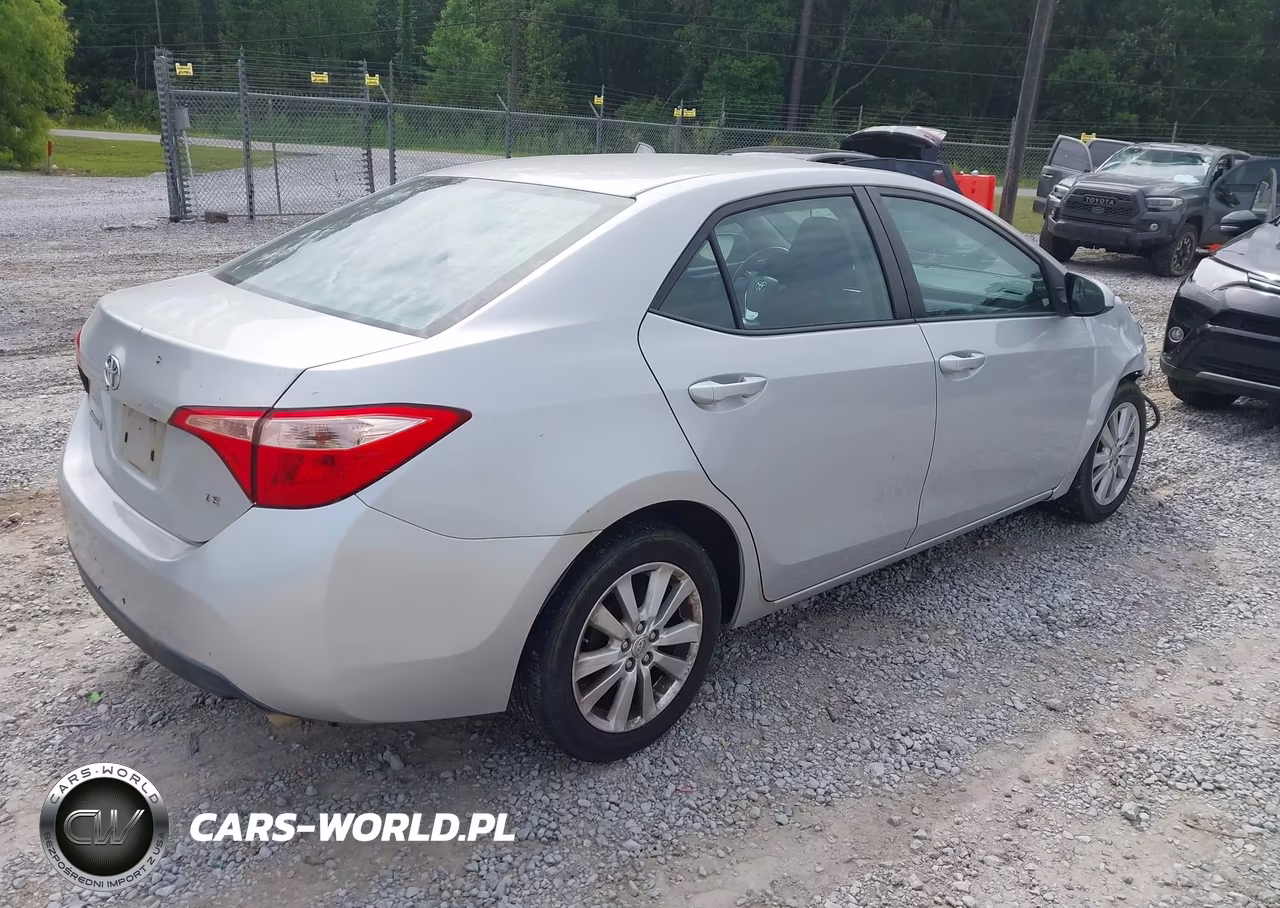 2017 Toyota Corolla Le VIN:5YFBURHE6HP651605 - 4