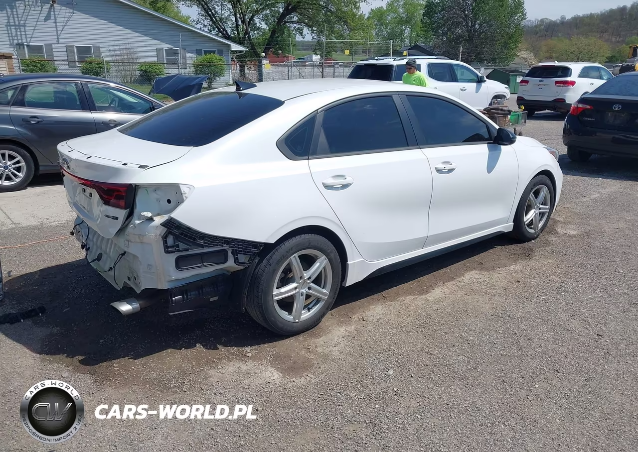2021 Kia Forte Gt-Line VIN:3KPF34AD3ME394391 - 4