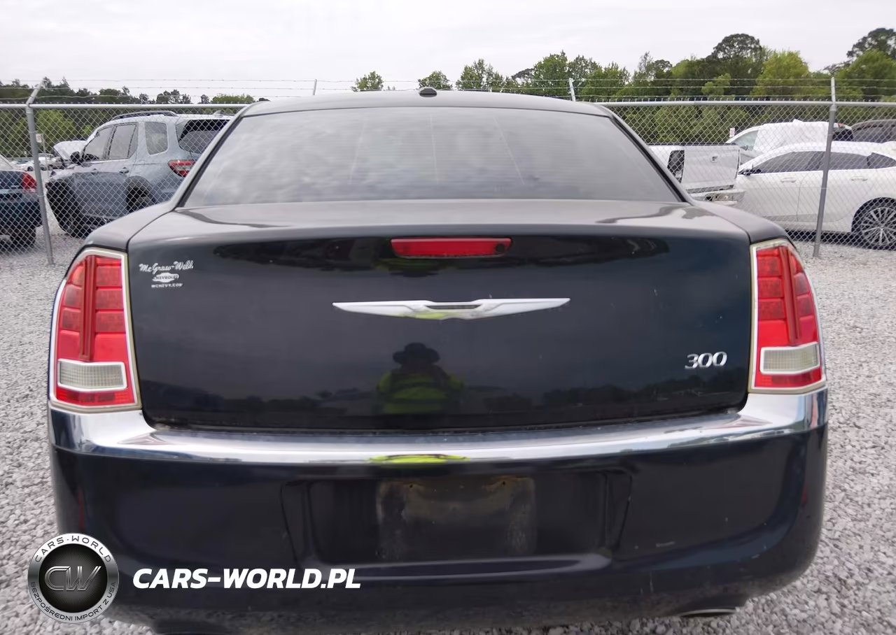 2014 Chrysler 300 VIN:2C3CCAAG4EH286688 - 16