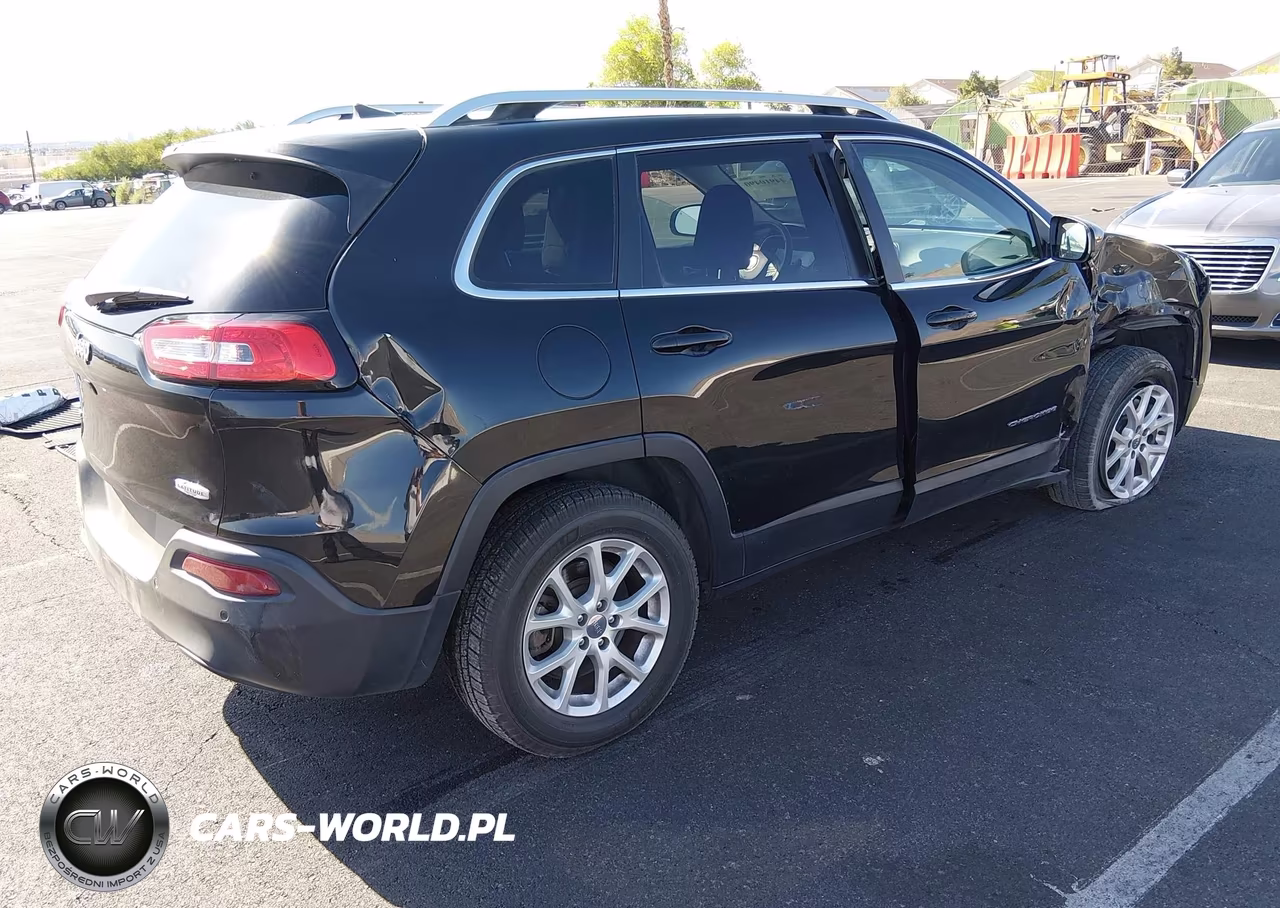2016 Jeep Cherokee Latitude VIN:1C4PJMCB5GW214151 - 4
