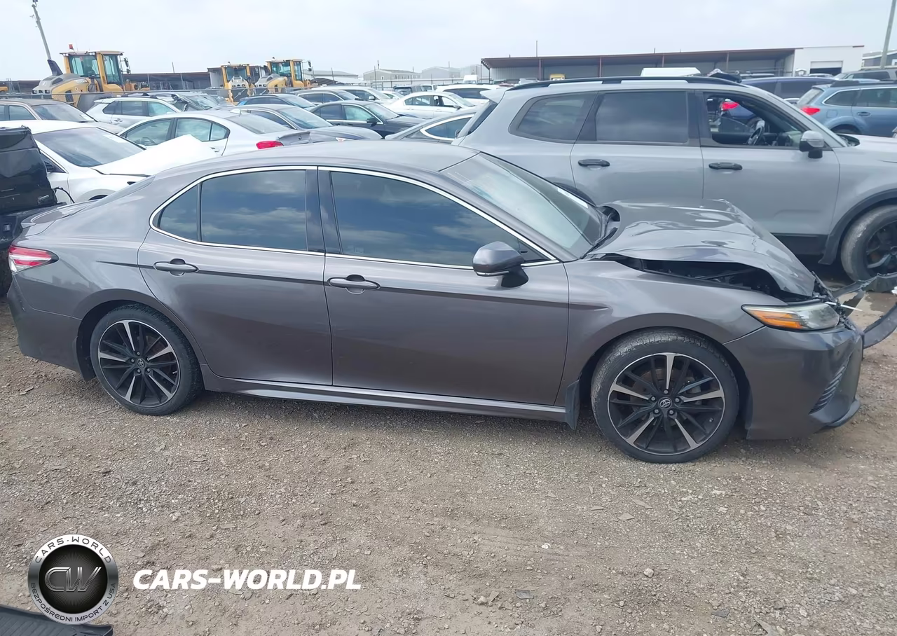 2018 Toyota Camry Xse VIN:4T1B61HK1JU090283 - 13