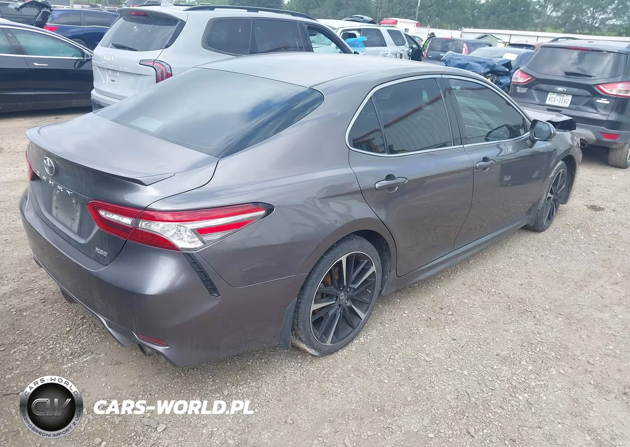 2018 Toyota Camry Xse VIN:4T1B61HK1JU090283 - 4