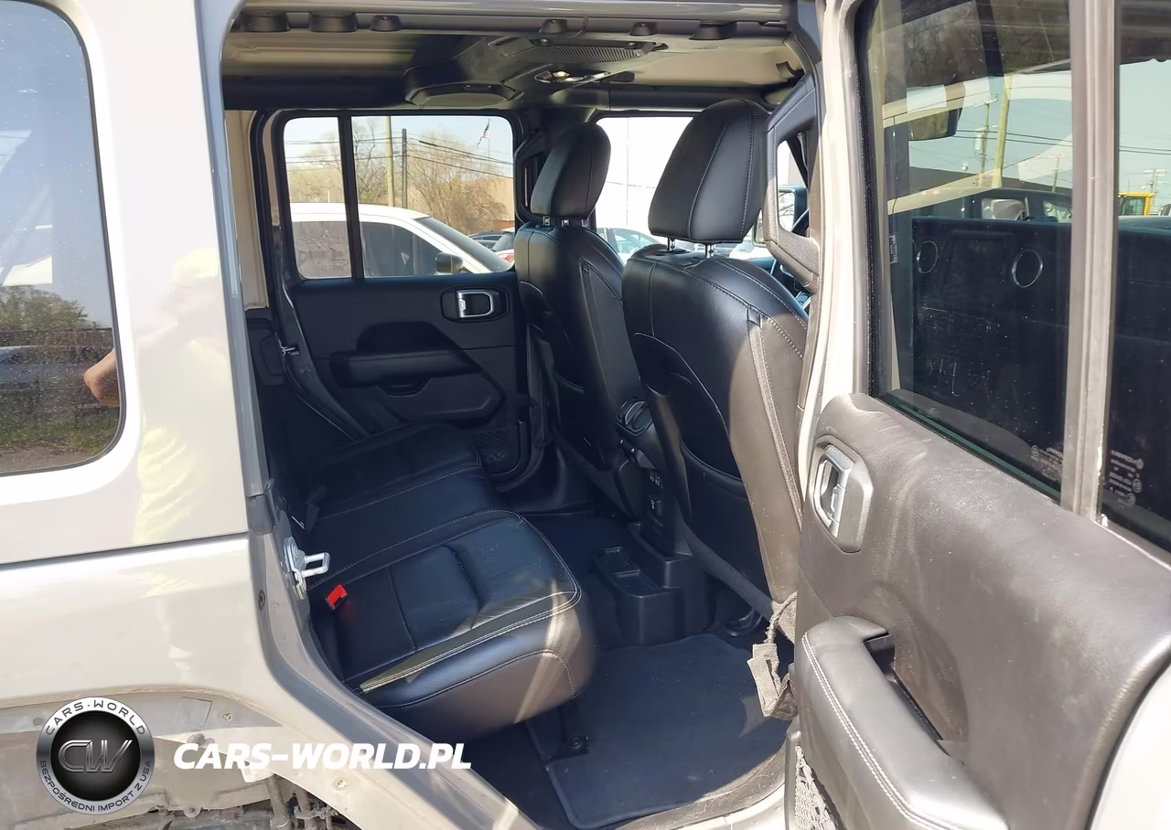 2019 Jeep Wrangler Unlimited Sahara VIN:1C4HJXEG4KW631557 - 8