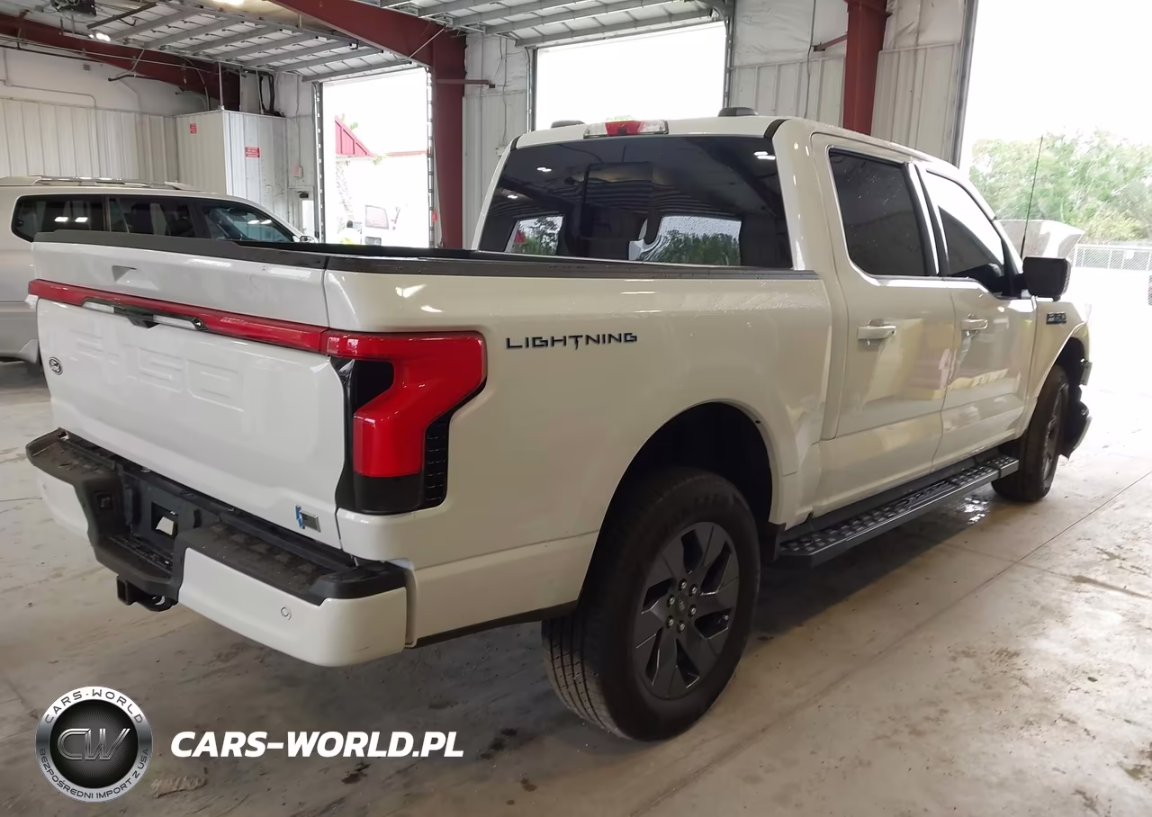 2025 Ford F-150 Lightning Lariat VIN:1FT6W5L78SWG28208 - 4