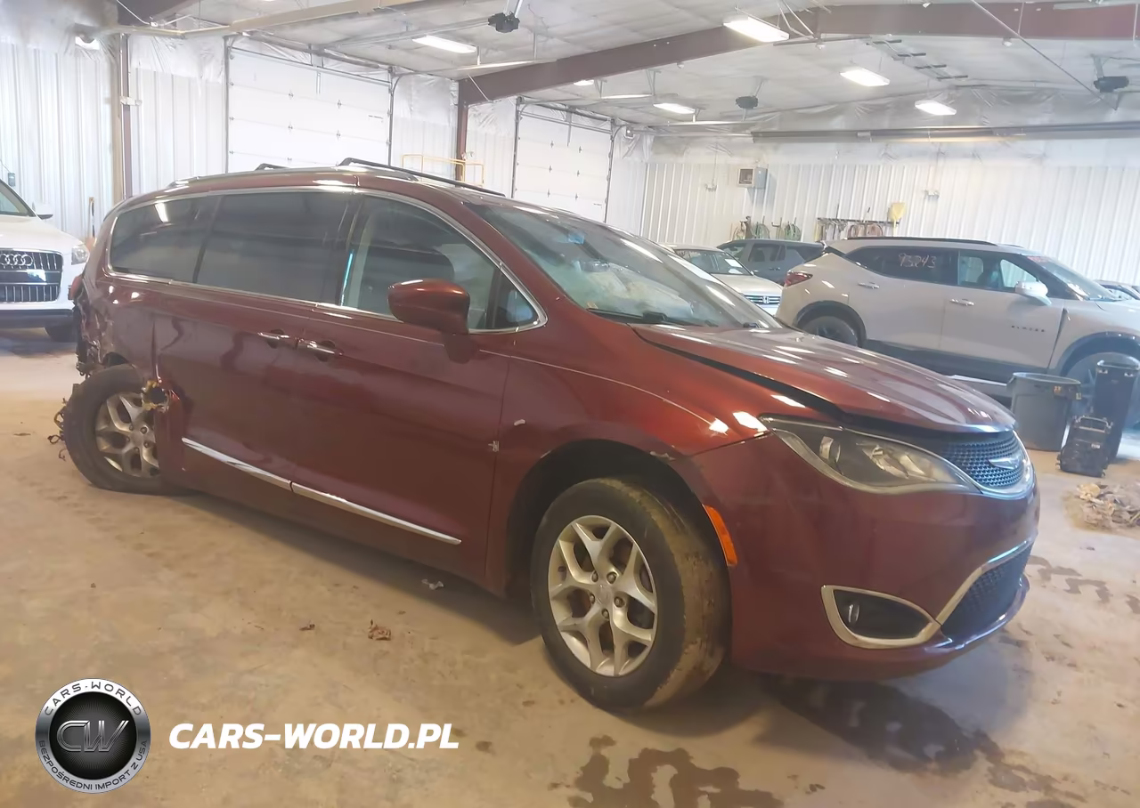 2017 Chrysler Pacifica Touring-L Plus