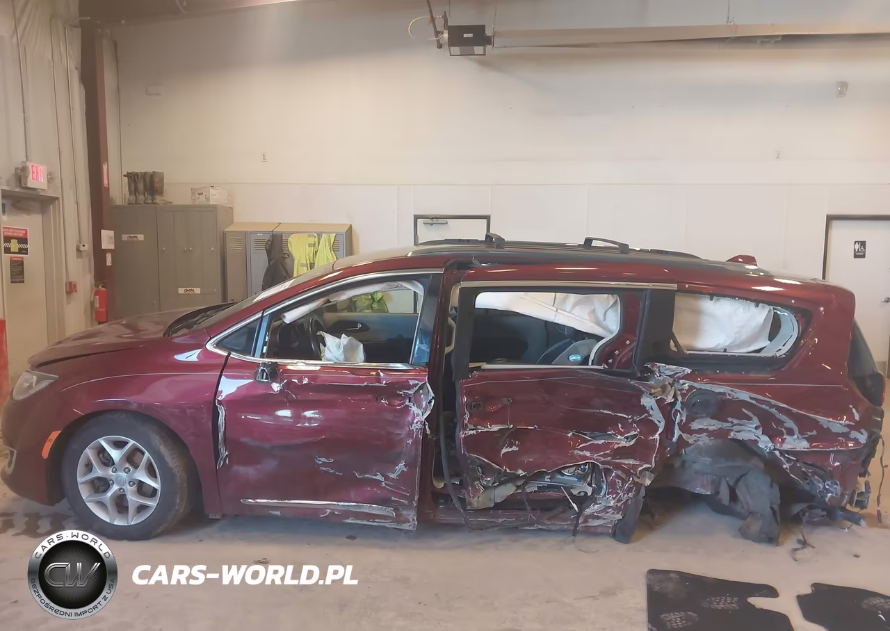 2017 Chrysler Pacifica Touring-L Plus VIN:2C4RC1EG0HR810823 - 14