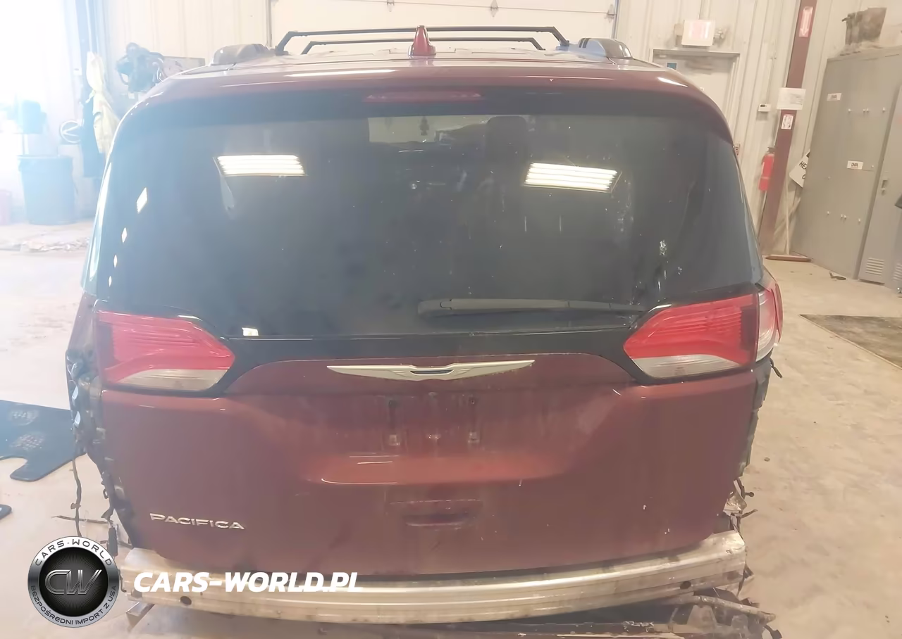 2017 Chrysler Pacifica Touring-L Plus VIN:2C4RC1EG0HR810823 - 16