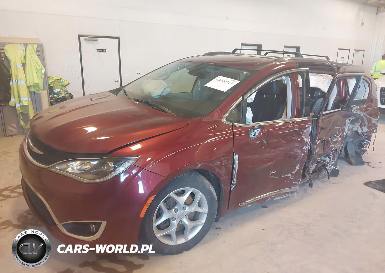 2017 Chrysler Pacifica Touring-L Plus VIN:2C4RC1EG0HR810823 - 2