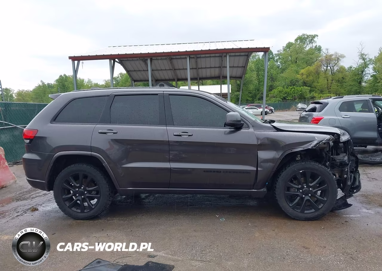 2017 Jeep Grand Cherokee Altitude 4X4 VIN:1C4RJFAG2HC704889 - 13