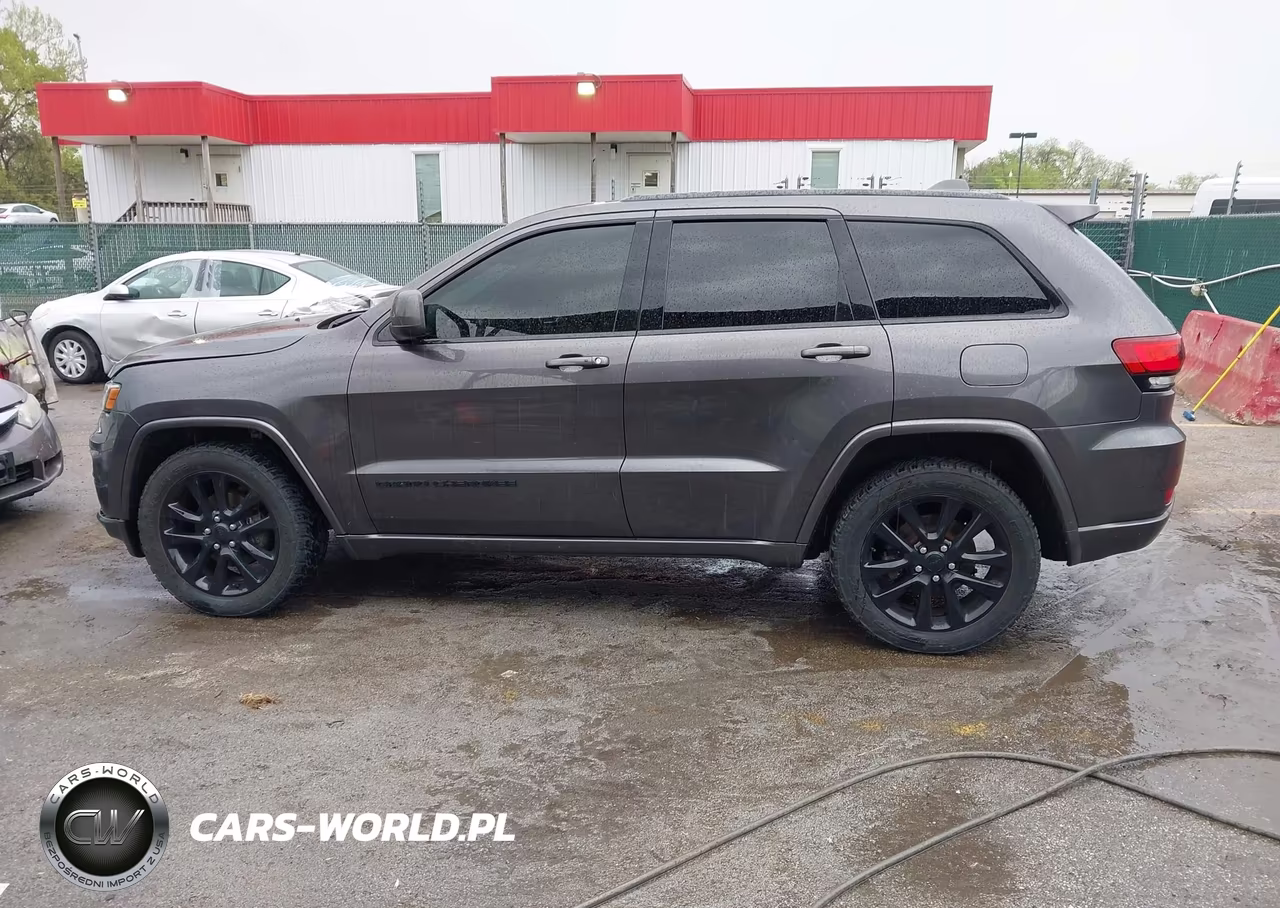 2017 Jeep Grand Cherokee Altitude 4X4 VIN:1C4RJFAG2HC704889 - 14