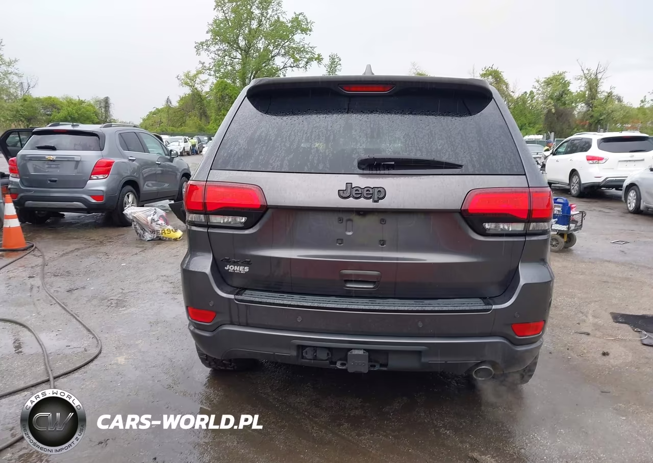 2017 Jeep Grand Cherokee Altitude 4X4 VIN:1C4RJFAG2HC704889 - 16