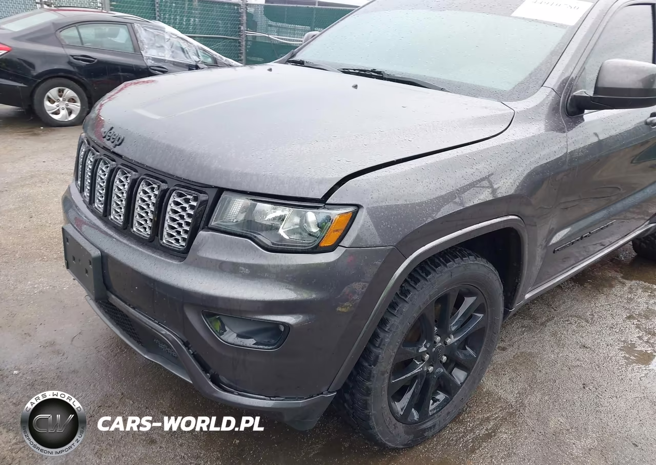 2017 Jeep Grand Cherokee Altitude 4X4 VIN:1C4RJFAG2HC704889 - 18