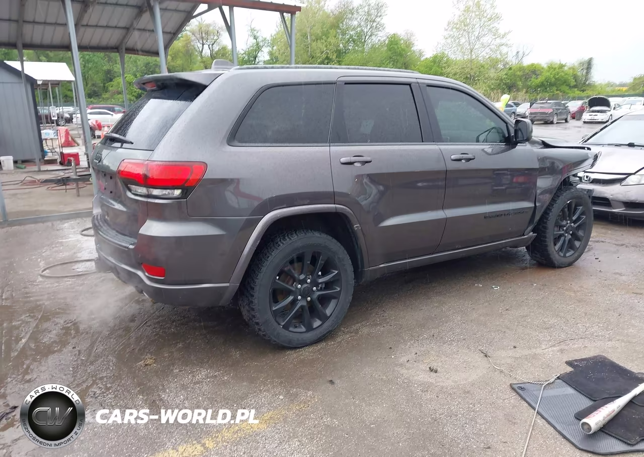 2017 Jeep Grand Cherokee Altitude 4X4 VIN:1C4RJFAG2HC704889 - 4