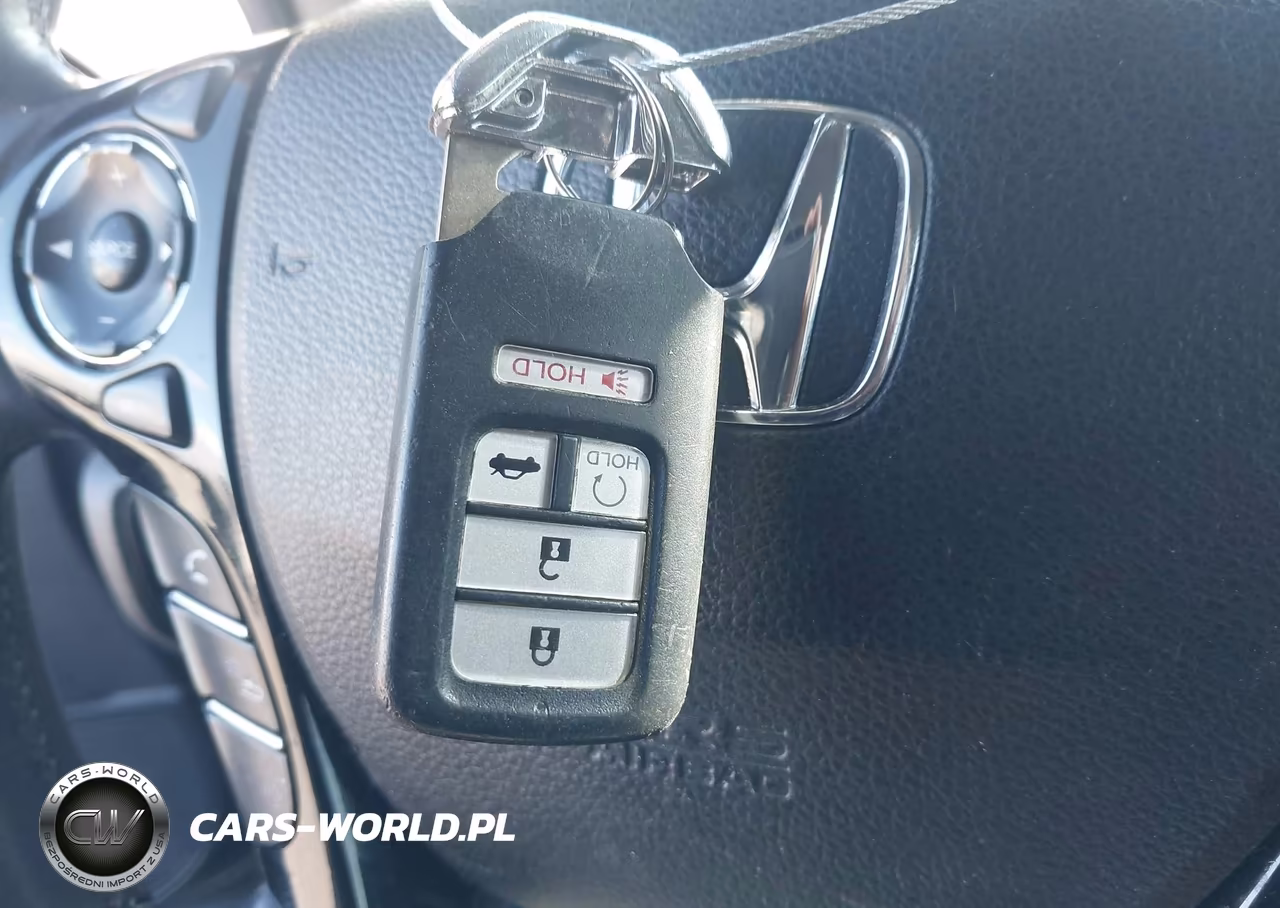 2016 Honda Accord Touring VIN:1HGCR3F9XGA025147 - 11