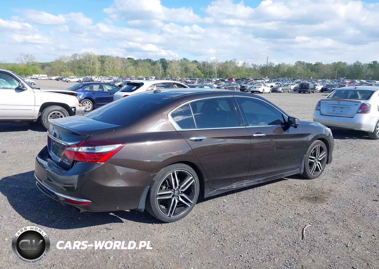 2016 Honda Accord Touring VIN:1HGCR3F9XGA025147 - 4