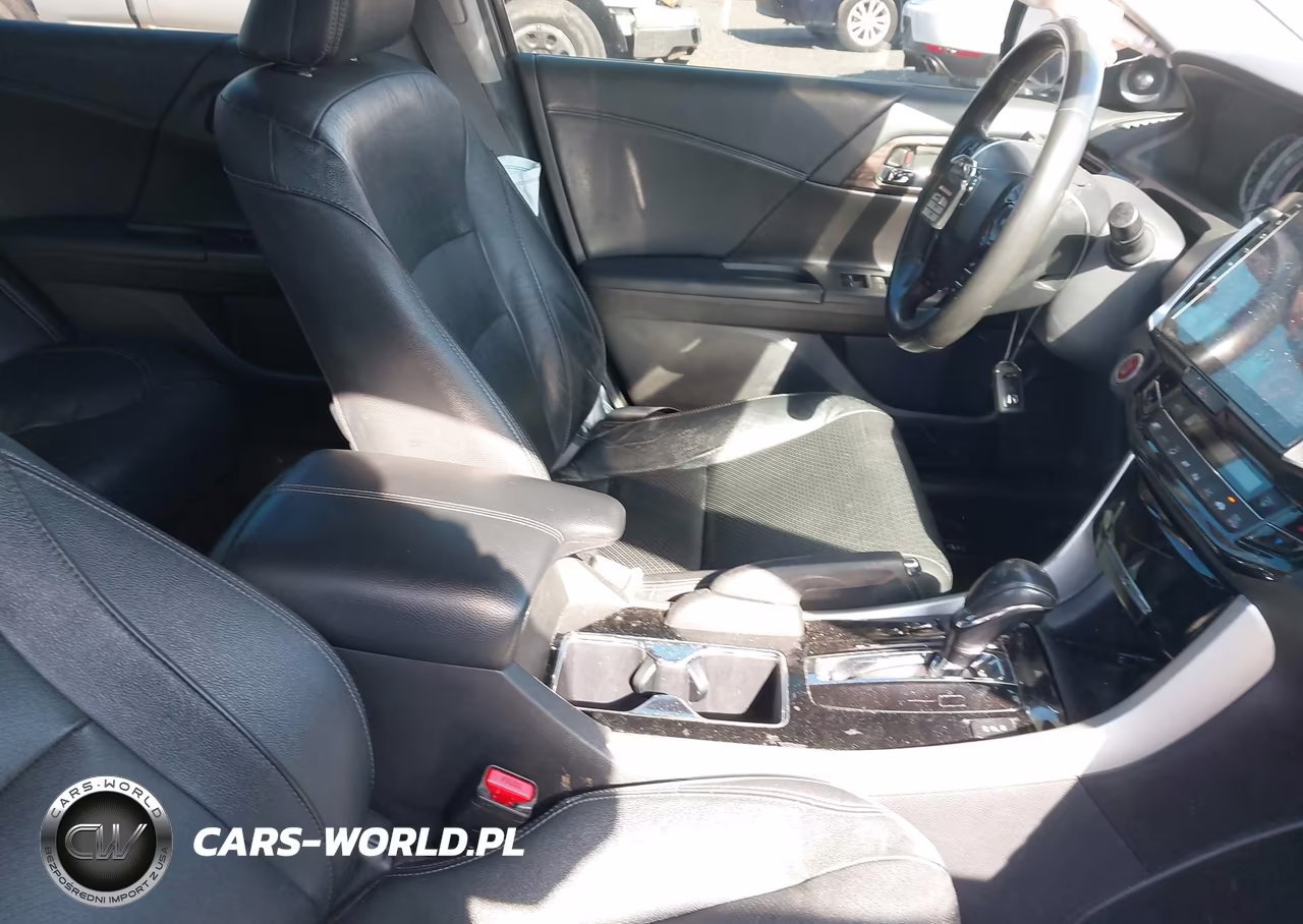 2016 Honda Accord Touring VIN:1HGCR3F9XGA025147 - 5