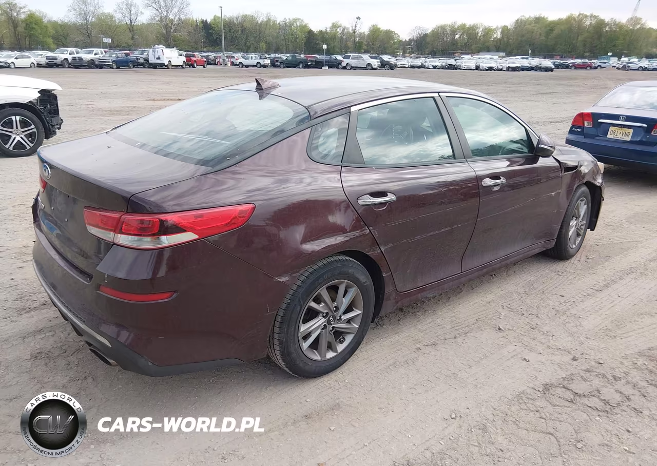 2019 Kia Optima Lx VIN:5XXGT4L32KG288432 - 4