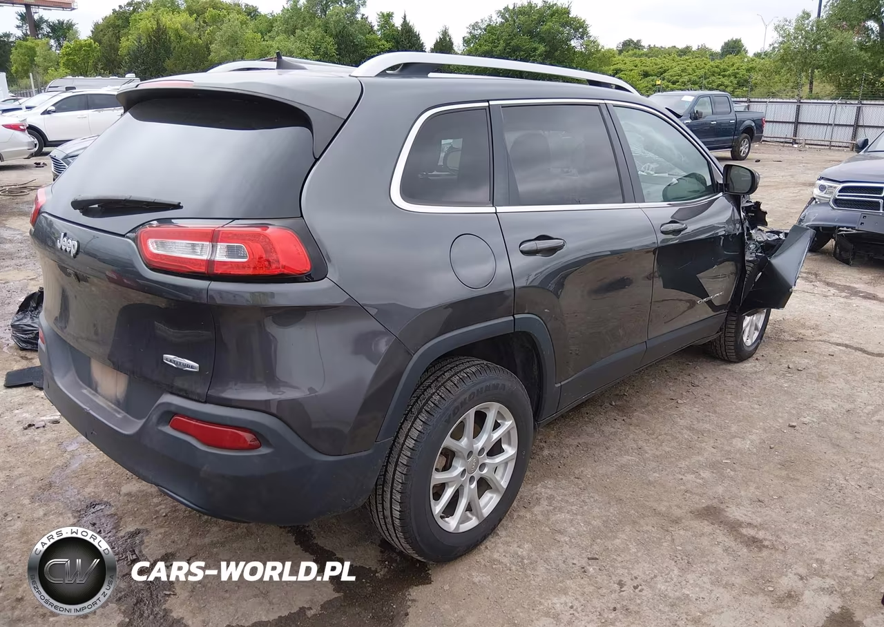 2016 Jeep Cherokee Latitude VIN:1C4PJLCB5GW208344 - 4