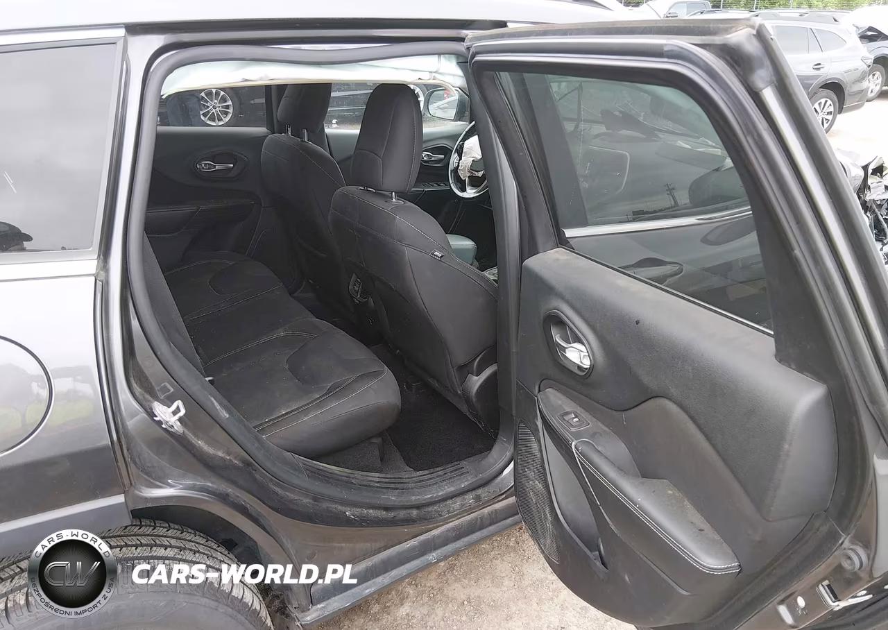2016 Jeep Cherokee Latitude VIN:1C4PJLCB5GW208344 - 8