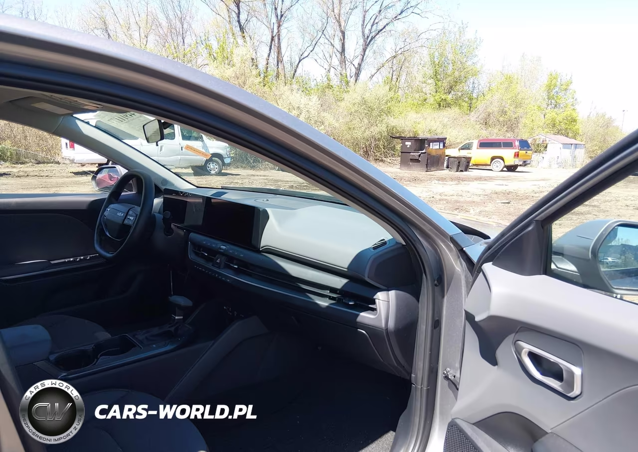 2025 Kia K4 Lxs VIN:3KPFT4DE4SE225580 - 5