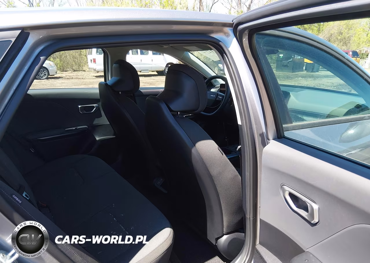2025 Kia K4 Lxs VIN:3KPFT4DE4SE225580 - 8