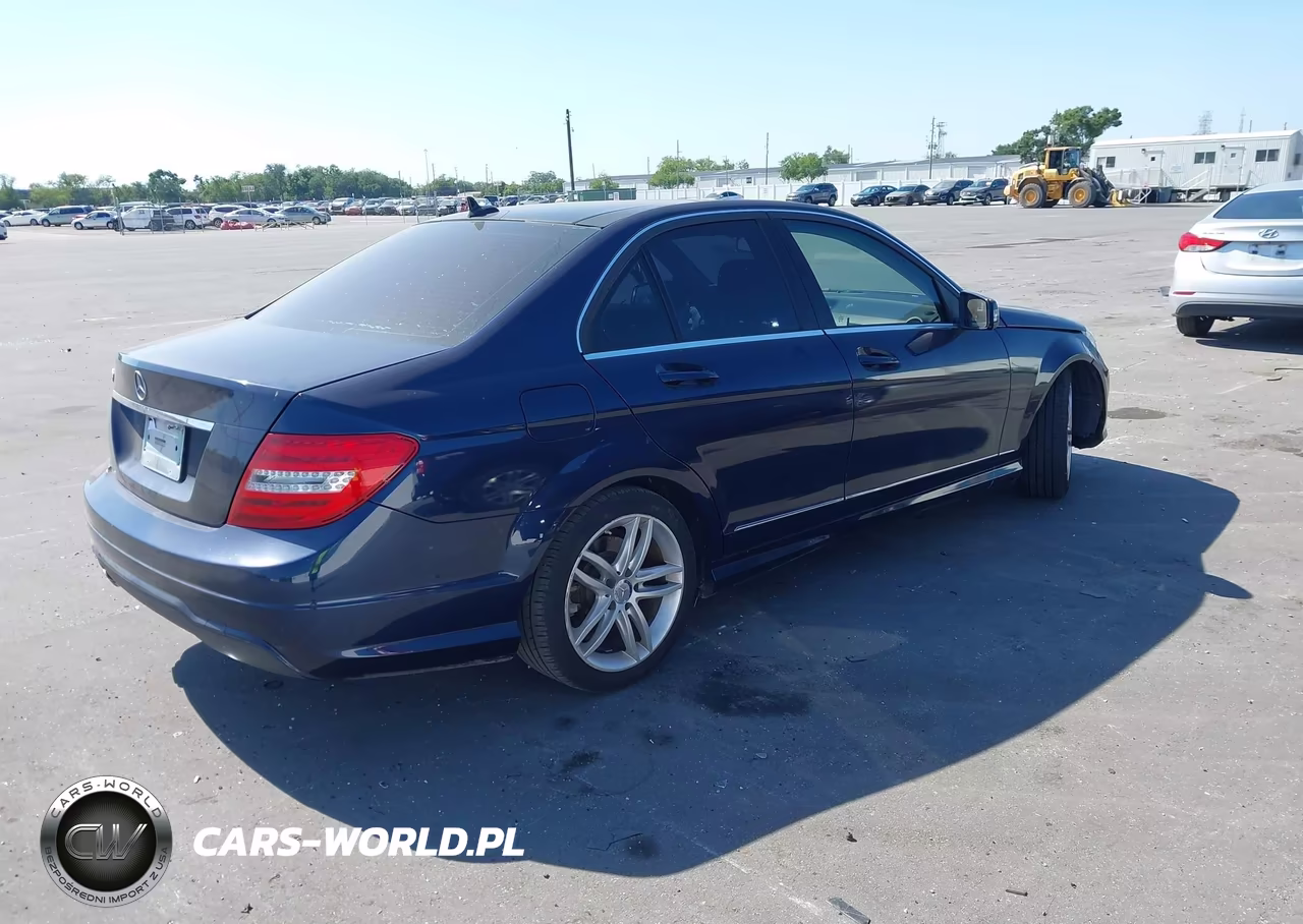 2014 Mercedes-Benz C 250 Sport VIN:WDDGF4HB9ER307119 - 4