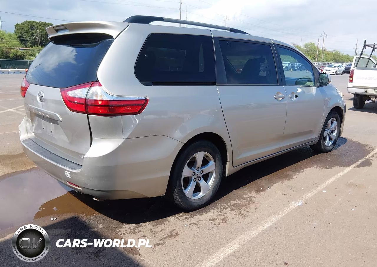2017 Toyota Sienna Le Mobility VIN:5TDKZ3DC1HS787974 - 4