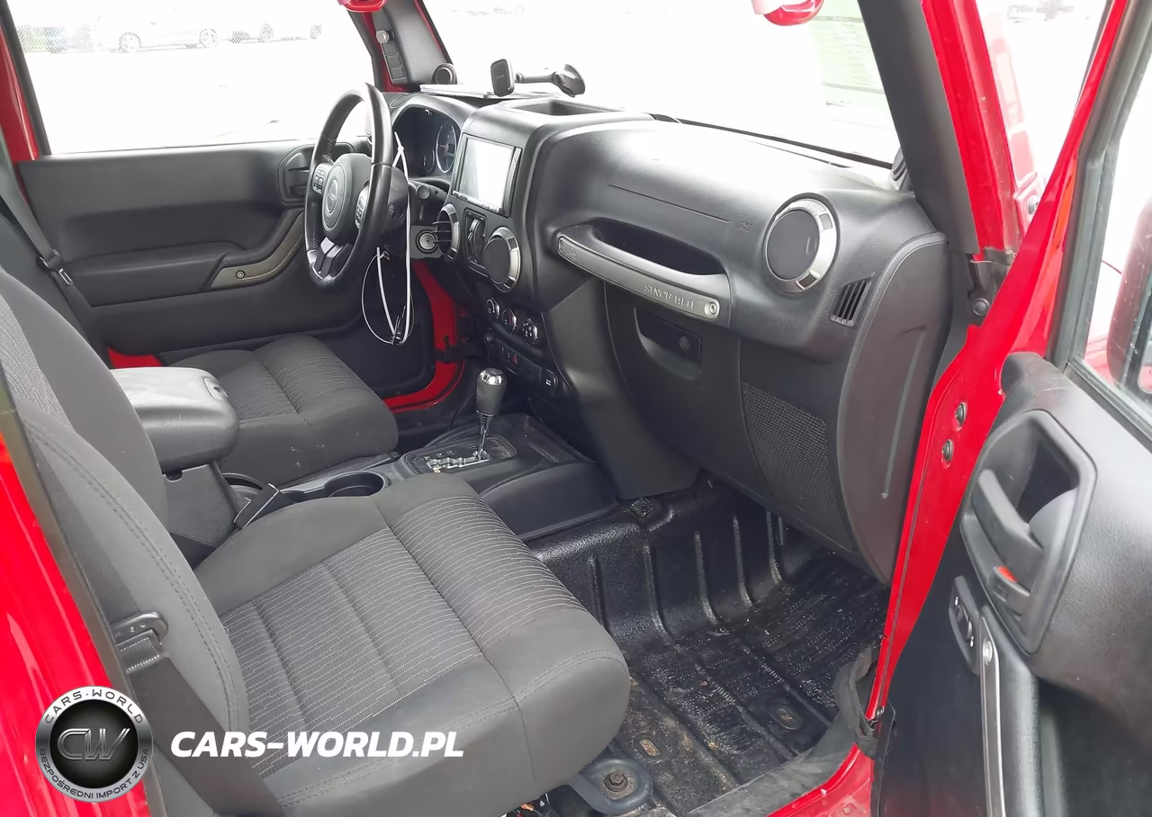 2012 Jeep Wrangler Unlimited Sport VIN:1C4HJWDG5CL215760 - 5