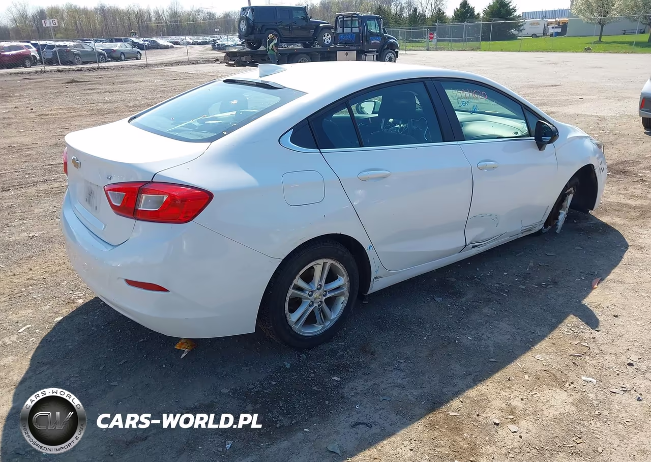 2018 Chevrolet Cruze Lt Auto VIN:1G1BE5SM4J7209332 - 4