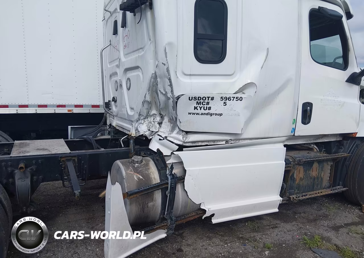 2020 Freightliner New Cascadia 126 VIN:1FUJHHDR1LLKU7205 - 11