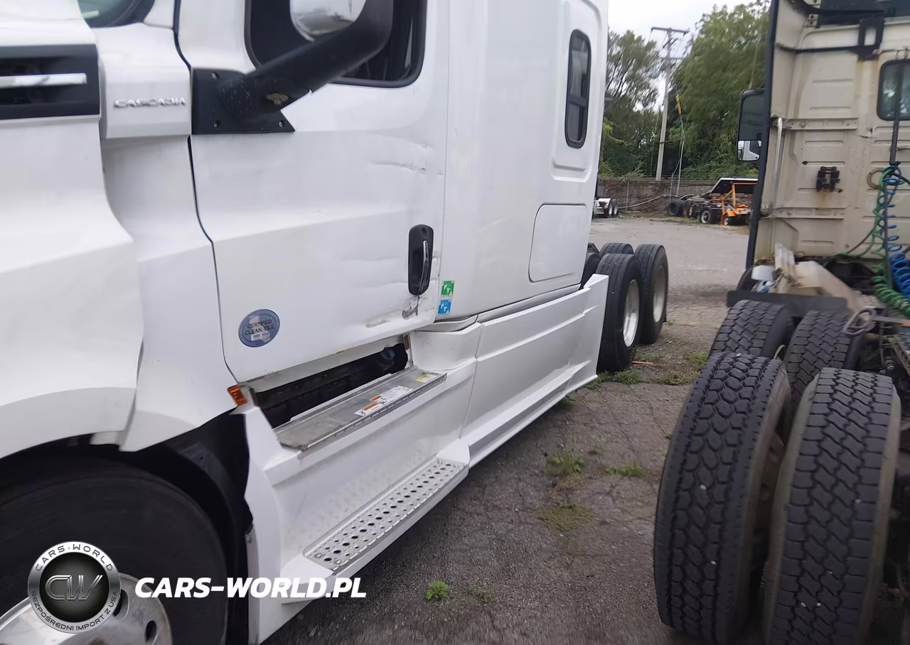 2020 Freightliner New Cascadia 126 VIN:1FUJHHDR1LLKU7205 - 14