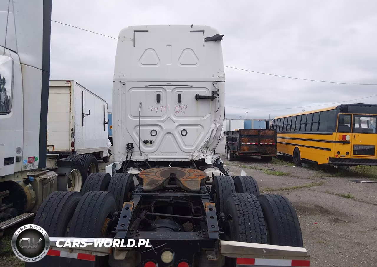 2020 Freightliner New Cascadia 126 VIN:1FUJHHDR1LLKU7205 - 15