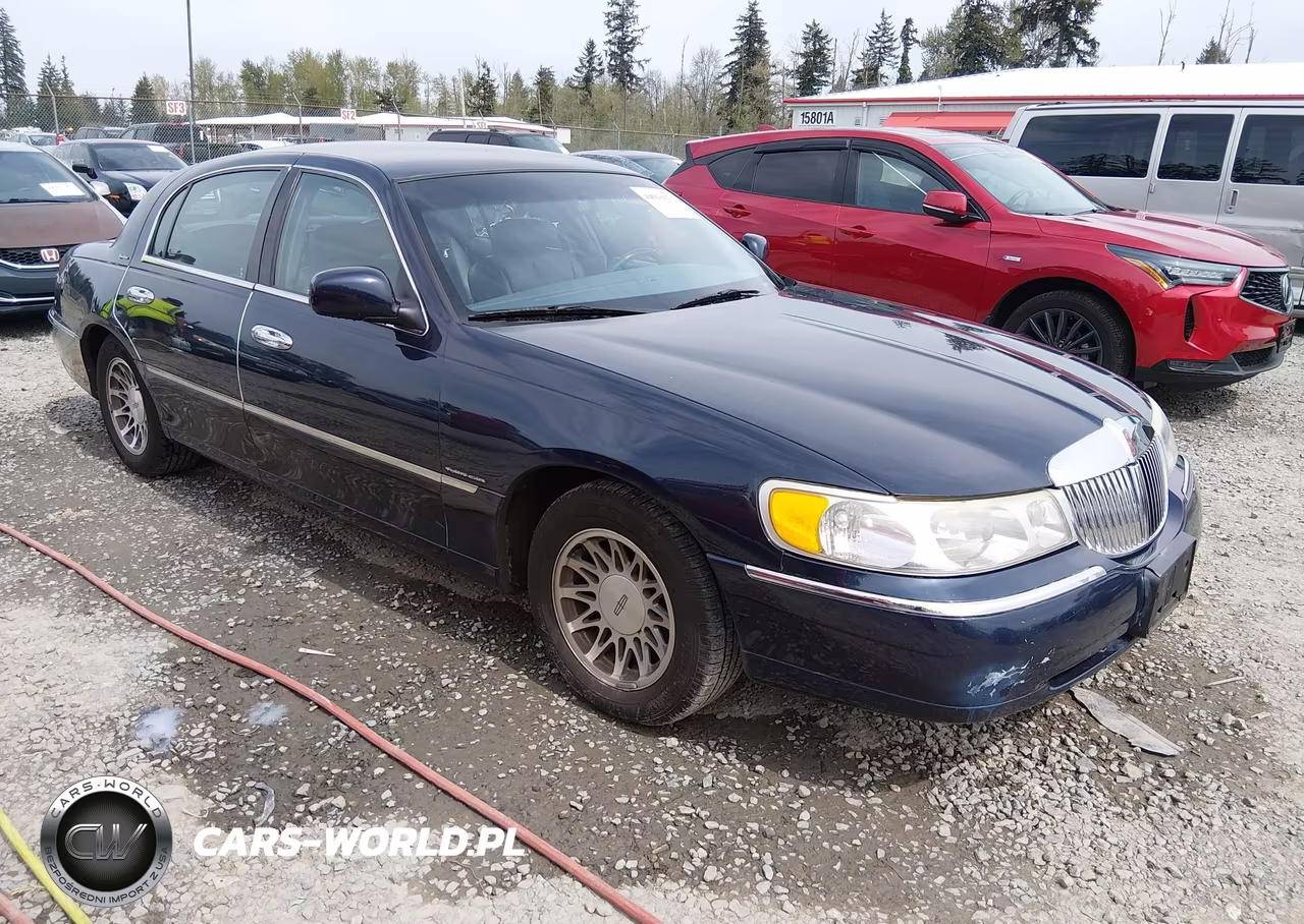 2001 Lincoln Town Car Signature
